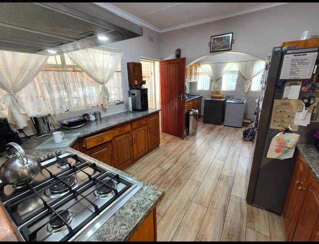 4 BEDROOM HOUSE FOR SALE IN SAFARI GARDENS